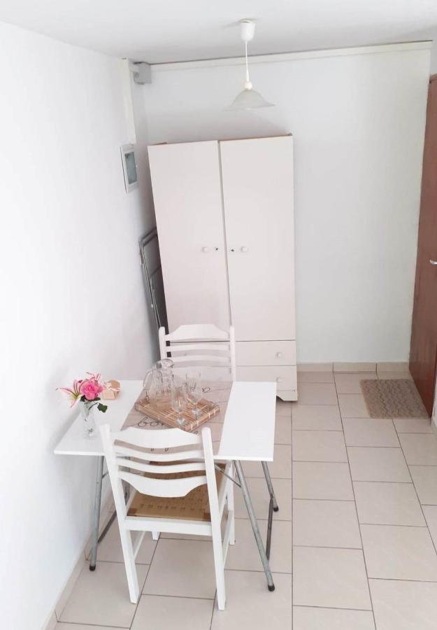 Daphnes Apartments Ratzaklion Экстерьер фото